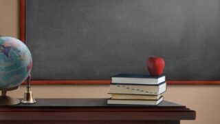 学生時代の恩師や当時の先生に会いたい：再会を果たすための人探し調査